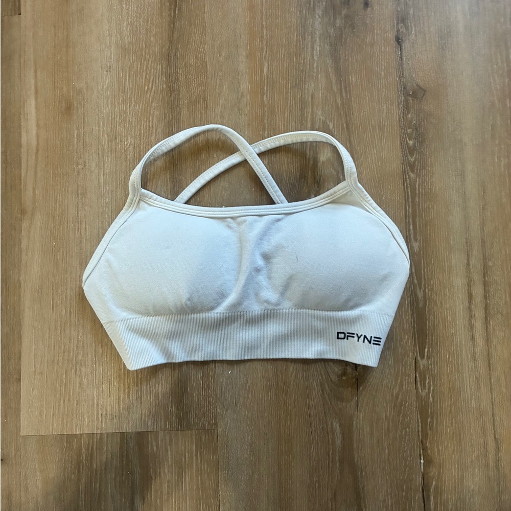 DFYNE Women's Cream Sports Bra